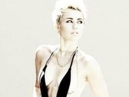 Miley Cyrus pokazuje ciało - sexy?